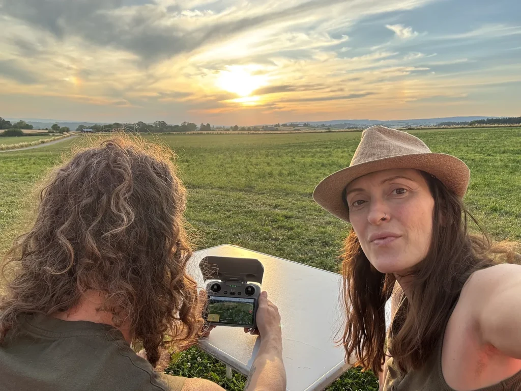 Dronevlucht tijdens de zonsondergang bij Grande Mormont