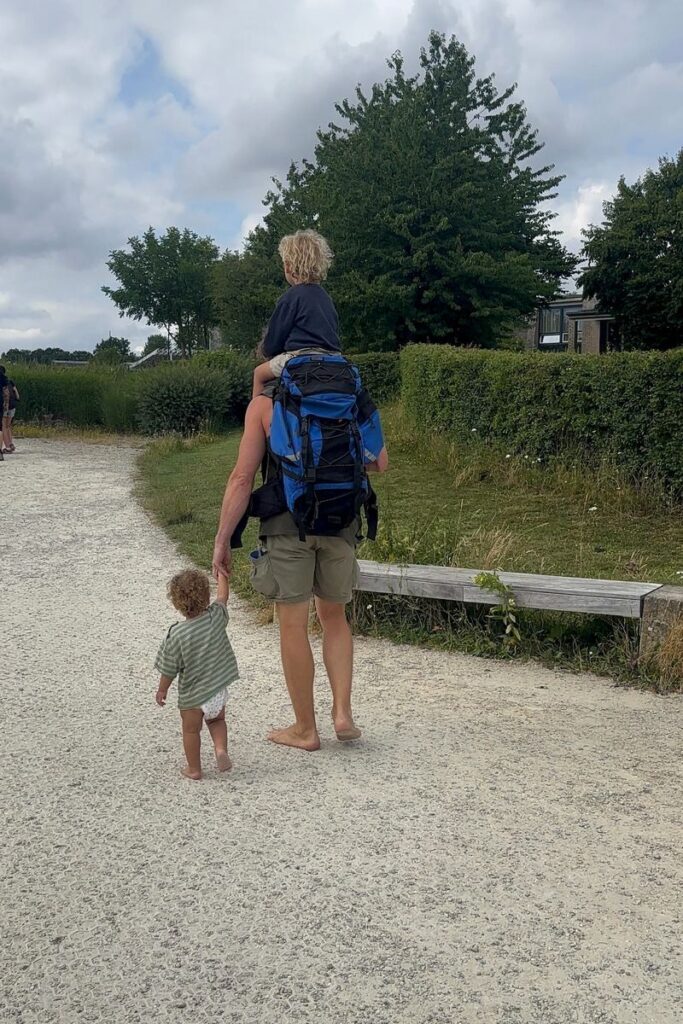 Aankomst bij L’Espace Fun in Froidchapelle met jonge kinderen